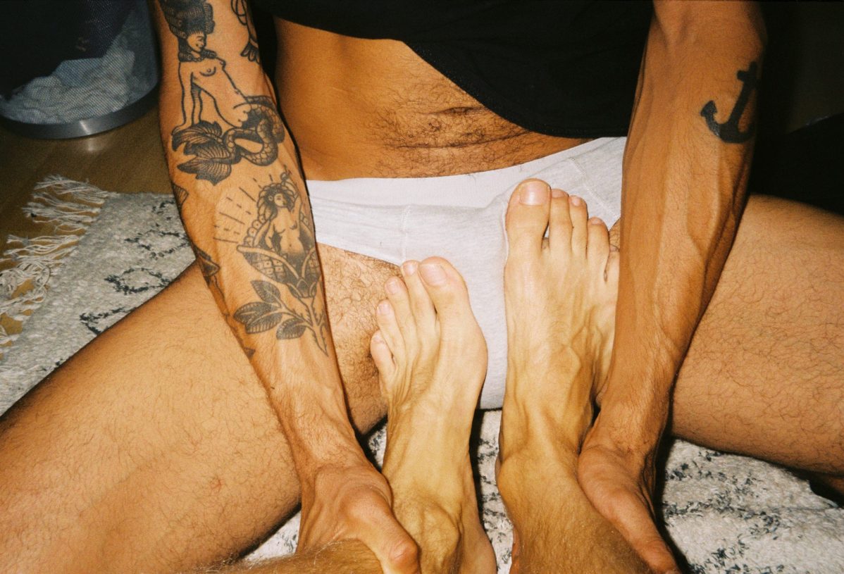 Spyros Rennt, <i>Feet on bulge</i>, 2019, print on paper, 31x41 cm, edition of 10+2AP