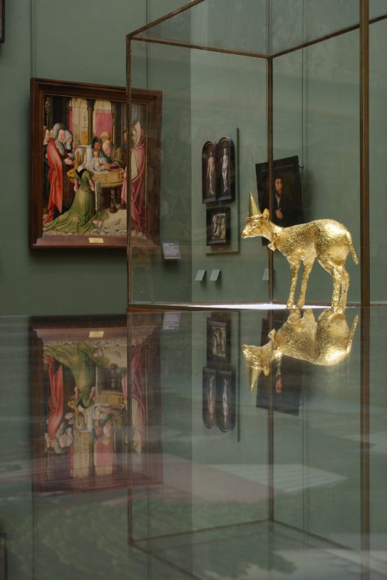 Jan Fabre, <i>Sanguis sum</i>, 2001. Installation view: Jan Fabre au Louvre. L’ange de la métamorphose, 2008. Photographer: Attilio Maranzano